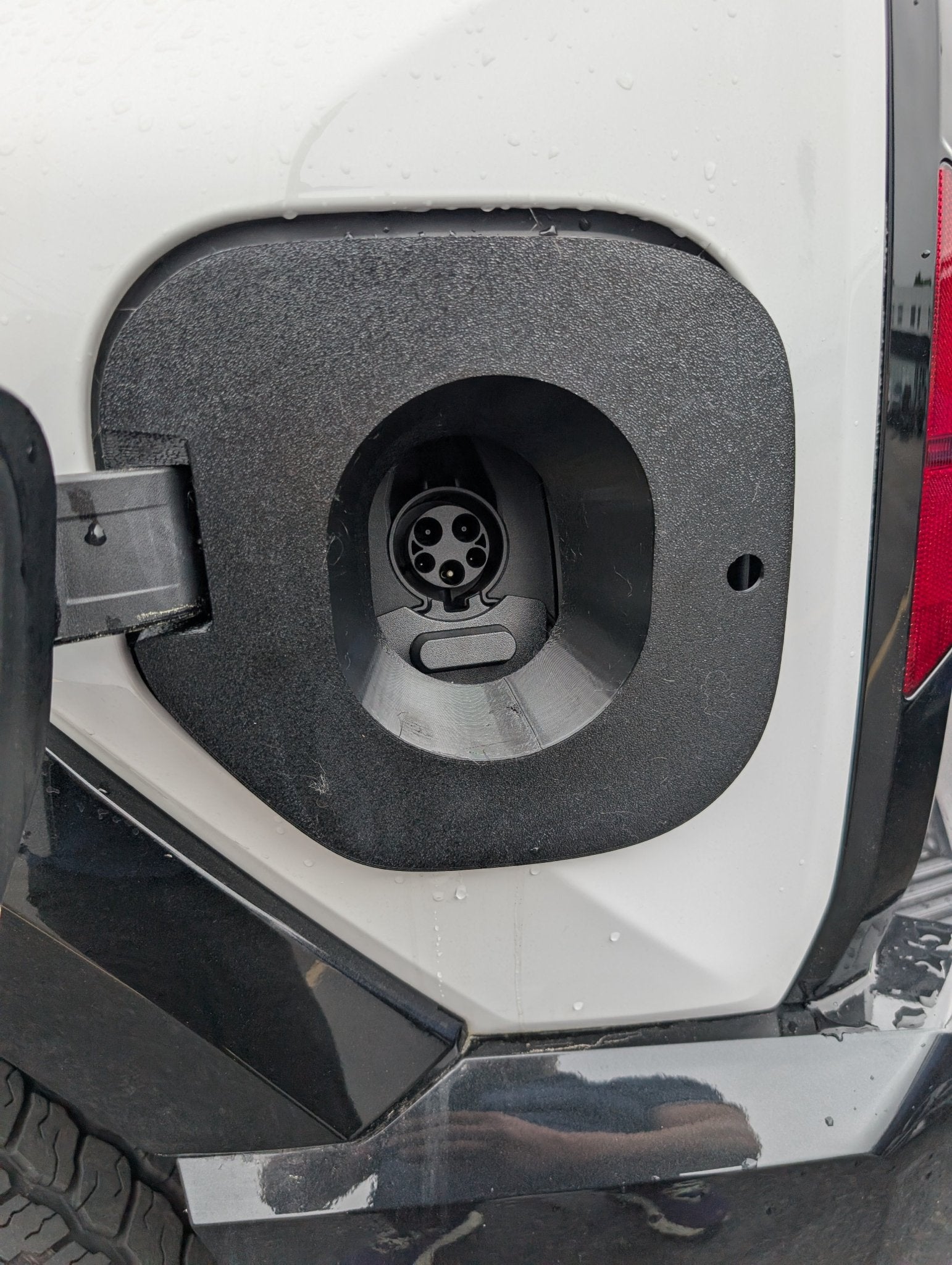 Rhinda Charging Port Cover for HUMMER EV – Weather & Dust Protection - Image 4